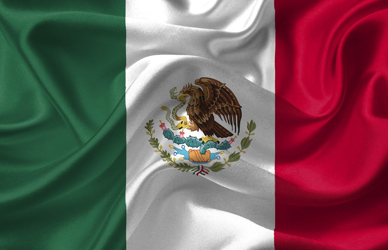 ¿Como era antes la bandera mexicana?